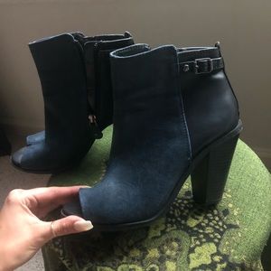 Kohl’s peep toe heels